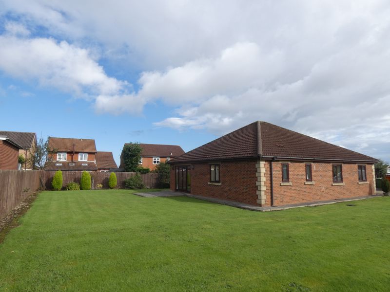 Garden to the side- click for photo gallery